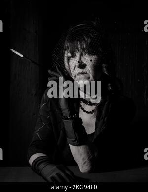 Velo negro fotografías e imágenes de alta resolución - Alamy