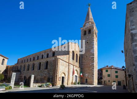 Italia, Friuli Venecia Julia, Grado, Exterior de la Basílica de Sant Eufemia Foto de stock