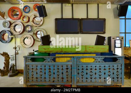 Cabina de DJ en un club nocturno Fotografía de stock - Alamy