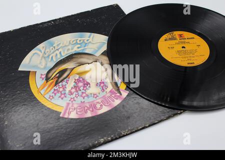 Banda de rock y soft rock, álbum de música Fleetwood Mac en disco LP de vinilo. Título: Penguin álbum cover en vinilo LP Foto de stock