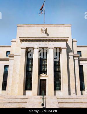 Edificio del Banco de la Reserva Federal de EE.UU. En el exterior de Washington DC. Edificio del gobierno de los Estados Unidos. Fachada del edificio Marriner S Eccles. Tipos de interés EE.UU. Foto de stock