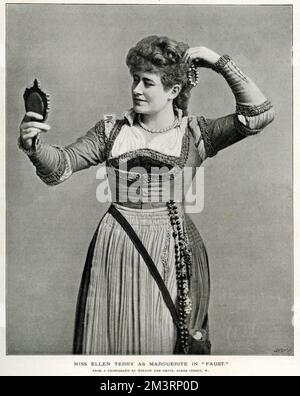 Dame Alice Ellen Terry (1847-1928), actriz inglesa que se convirtió en la principal actriz shakesperiana en Gran Bretaña. Fotografía que la muestra como Marguerite en 'Faust'. Fecha: 1887 Foto de stock