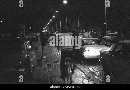 RDA, Berlín, 09. 11. 1989, apertura del Muro de Berlín, atasco de tráfico, caravana hasta el cruce fronterizo Bornholmer Strasse Foto de stock