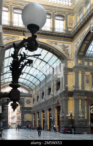 El siglo 19th Galleria Principe di Napoli, Nápoles, Italia. Foto de stock