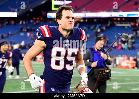 Miami Dolphins tight ends Hunter Long (84) and Durham Smythe (81