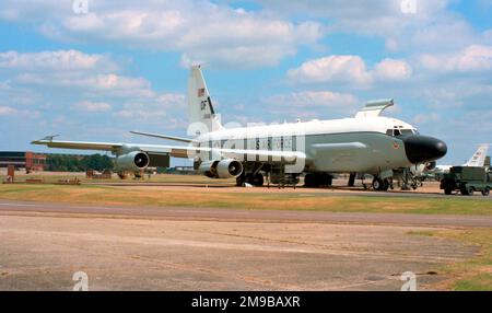 Boeing RC-135V 'Rivet Joint' 64-14848 (msn ), recolector de Inteligencia Electrónica (ELINT), en la RAF Mildenhall. Foto de stock