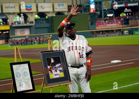 Houston Astros manager Dusty Baker Jr., right, presents New York Mets  pitcher Justin Verlander his 2022 World Series Championship ring before a  baseball game Monday, June 19, 2023, in Houston. (AP Photo/David