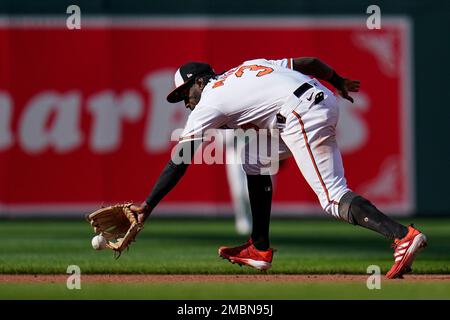 Arizona Diamondbacks' Evan Longoria hits against the Milwaukee Brewers  during the first inning of a baseball game, Monday, April 10, 2023, in  Phoenix. (AP Photo/Matt York Stock Photo - Alamy