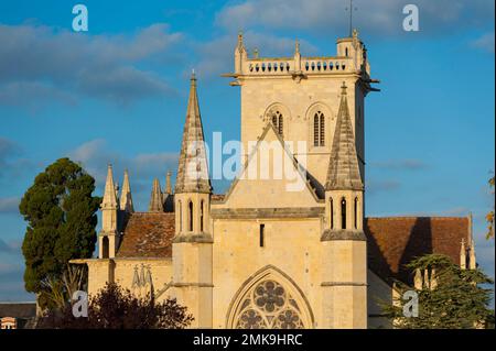 Francia, Calvados (14), Dives-sur-mer, iglesia de Notre Dame de Dives sur Mer, en estilo románico y que data del siglo 11th Foto de stock