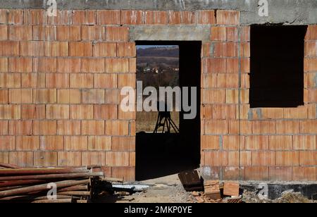 Casa en construcción con ladrillos huecos realizados en hormigón armado  Fotografía de stock - Alamy