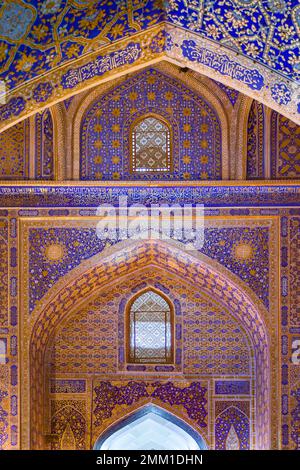 La Mezquita Bibi-Khanym es uno de los monumentos más importantes de Samarcanda, Uzbekistán. Foto de stock