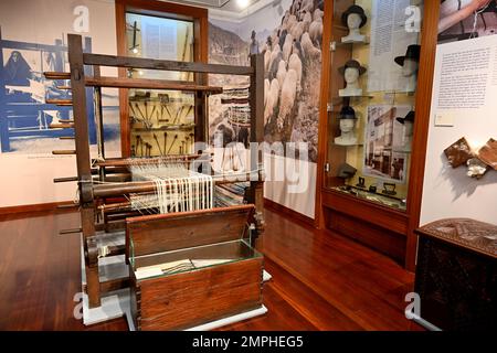 Exposiciones en el interior del museo del faro de Maspalomas, Latarnia Morska, historia del tapiz en la isla, Gran Canaria Foto de stock