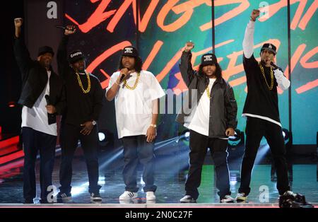 NWA - MC Ren, Eazy E, DJ Yella y Dr. Dre en los MTV Music Awards