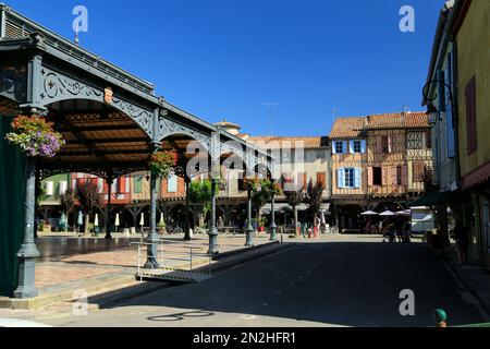 Ciudad de Mirepoix, Ariege, Pirineos, Francia. Foto de stock