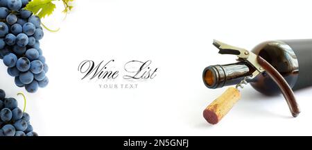 Botellas de vino tinto con sacacorchos vintage y un corcho sobre un fondo blanco. Elemento de diseño para la lista de vinos o degustación; racimo de uvas de vino negro Foto de stock