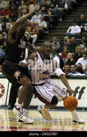Houston Rockets' Steve Francis, right, races Portland Trail Blazers' Damon  Stoudamire to a loose ball during the first half Friday, Oct. 18, 2002, in  St. Charles, Mo. (AP Photo/Tom Gannam Stock Photo 