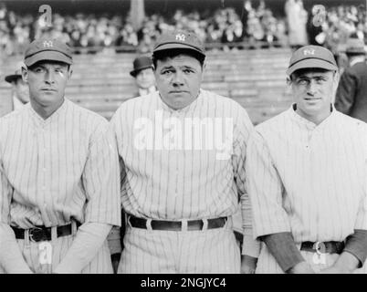 Otto Miller, left, of the Brooklyn Dodgers, and Babe Ruth, of the Boston  Braves, shake hands at the Dodgers-Braves game in Boston, Ma., on April 19,  1935. (AP Photo Stock Photo - Alamy