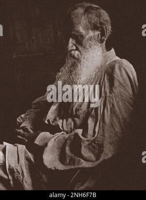 El conde León Tolstoi (1828-1910) fue un escritor ruso considerado uno de los más grandes autores de todos los tiempos. Recibió múltiples nominaciones al Premio Nobel de Literatura cada año de 1902 a 1906, y nominaciones al Premio Nobel de la Paz en 1901, 1902 y 1910. Foto de stock