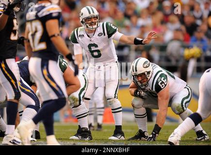 Jets quarterback #6 Mark Sanchez fakes a hand off to #20 running back Thomas  Jones. The Jaguars defeated the Jets 24-22 at Giants Stadium, Rutherford,  New Jersey. (Credit Image: © Anthony Gruppuso/Southcreek