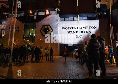 November 3, 2018 - United Kingdom - Fans arrive ahead of the Premier League match at Molineux Stadium, Wolverhampton. Picture date 5th November 2018. Picture credit should read: Harry Marshall/Sportimage(Credit Image: © Harry Marshall/CSM via ZUMA Wire) (Cal Sport Media via AP Images)