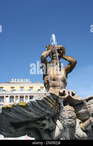 Fontana del Tritone, Roma, Italia Foto de stock