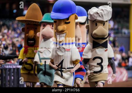 MILWAUKEE, WI - JUNE 08: Milwaukee Brewers catcher William Contreras (24)  bats during an MLB game against the Baltimore Orioles on June 08, 2023 at  American Family Field in Milwaukee, Wisconsin. (Photo by Joe Robbins/Icon  Sportswire) (Icon