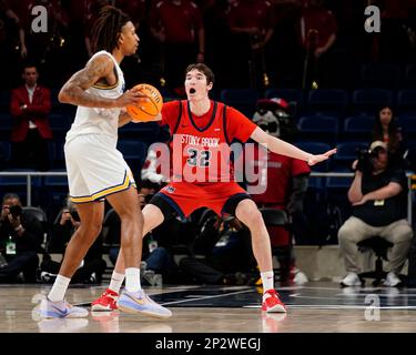 WASHINGTON, DC - MARCH 04: Stony Brook Seawolves Guard Tyler