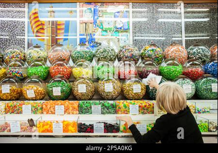 La Casa de los Dulces (Candy Shop), 4 Muro de Santa Ana  street,Valencia,España Fotografía de stock - Alamy