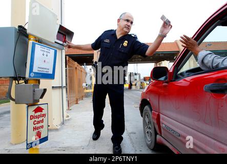 https://l450v.alamy.com/450ves/2p6tny1/u-s-customs-agent-david-gonzalez-helps-a-traveler-from-mexico-use-the-new-ready-lane-at-the-hidalgo-international-bridge-tuesday-morning-dec-20-20011-in-hidalgo-texas-travelers-who-have-radio-frequency-identification-enabled-documents-including-the-u-s-passport-card-sentri-card-u-s-permanent-resident-card-and-newer-border-crossing-card-hold-their-cards-in-front-of-a-sensor-that-will-automatically-pull-their-information-up-on-a-computer-for-customs-agents-ap-photo-the-monitor-nathan-lambrecht-mags-out-tv-out-internet-out-ap-members-only-2p6tny1.jpg