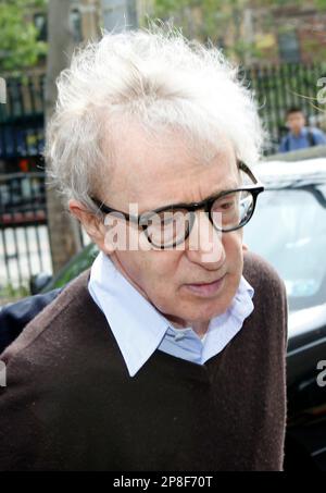 Actor-director Woody Allen arrives to the federal courthouse in New York, Monday, May 18, 2009. Allen sued American Apparel Inc. in 2008 for $10 million, claiming it didn't have permission to use a doctored frame of him from the Oscar-winning film 'Annie Hall' on the billboards and on a Web site. (AP Photo/Seth Wenig)