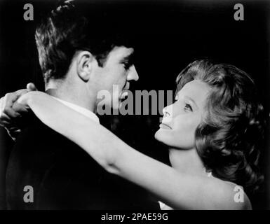 Alan Bates, Millicent Martin, en el rodaje de The British Film, 'Nothing But the Best', Anglo-Amalgamated Film Distributors, 1964 Foto de stock