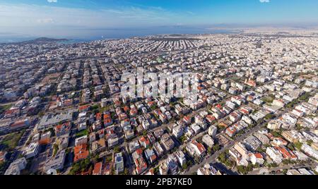 Vista aérea de Glyfada y suburbios del sur de Atenas, Grecia. Foto de stock