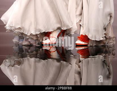 A model takes the catwalk during the Gianni Versace mens' fashion collection  for the Spring/Summer 2005, unveiled in Milan, Italy, Sunday, June 27,  2004. (AP Photo/Antonio Calanni Stock Photo - Alamy