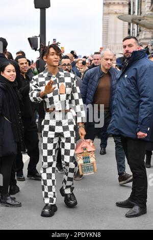 Jaden Smith se llevó la casa a cuestas al desfile de Louis Vuitton,  literalmente
