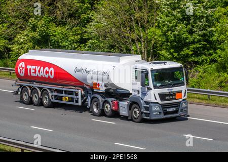 2019 rojo blanco MAN TGS (My2018) 12419cc Diesel Texaco cisterna de combustible, calidad de combustible garantizada, entrega de conducción en la autopista M61 Reino Unido Foto de stock