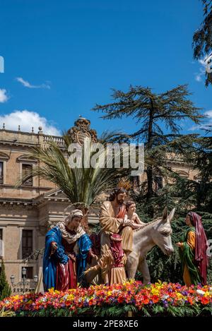 Semana Santa en Zamora, España. Incensario con incienso encendido durante  la procesión de la Borriquita el Domingo de Ramos Fotografía de stock -  Alamy