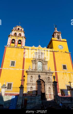 Guanajuato, Guanajuato, México, Basilica de Nuestra Señora de Guanajuato at a plaza de la paz Foto de stock