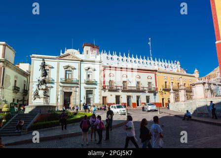 Guanajuato, Guanajuato, México, Plaza de la paz con arquitectura colorida que es el centro de la ciudad histórica de Guanajuato Foto de stock