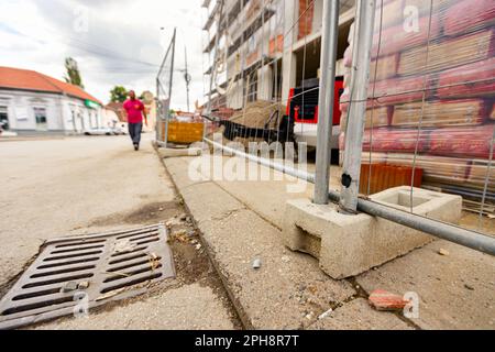 Construcción De Bloques Huecos De Hormigón Sobre Un Fondo Blanco Fotos,  retratos, imágenes y fotografía de archivo libres de derecho. Image 69719815