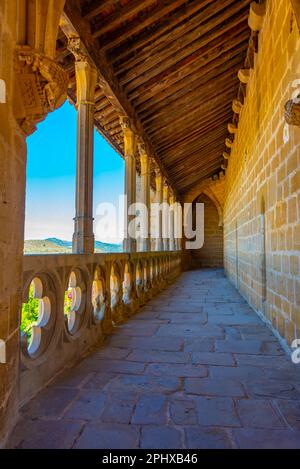 Balcón de la iglesia fortificada de Ujue, España. Foto de stock