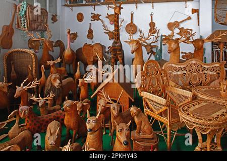 Productos artísticos de una cestería, Camacha, Madeira, Portugal Foto de stock