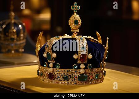 Corona De Oro Con Jewels Foto de stock y más banco de imágenes de