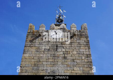 Torre del reloj medieval en Caminha, Portugal Foto de stock