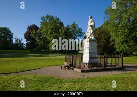 Estatua del príncipe Guillermo Malte I, en el jardín del palacio, Putbus, isla de Ruegen, mar Báltico, Mecklemburgo-Pomerania Occidental, Alemania, Europa Foto de stock