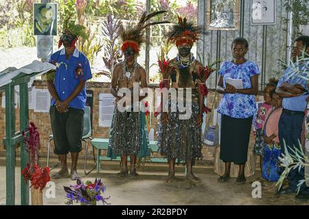 Papúa Nueva Guinea; Tierras Altas Orientales; Goroka; Mujeres con vestido tradicional de Papúa; Frauen en Traditioneller papuanischer Kleidung Foto de stock