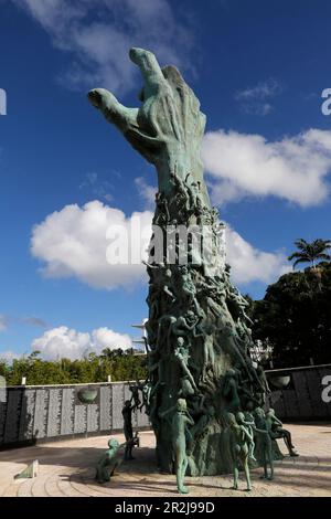 La escultura del amor y la angustia, la pieza central del Memorial del Holocausto Judío, por Kenneth Treister, Miami Beach, Miami, Florida Foto de stock
