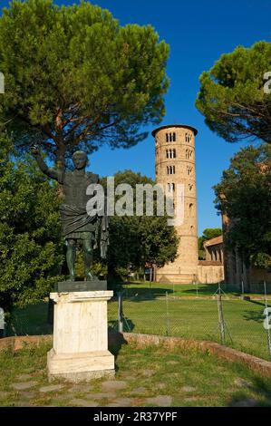 Basílica de Sant'Apollinare in Classe, Patrimonio de la Humanidad de la UNESCO, Rávena, Emilia Romaña, Italia Foto de stock