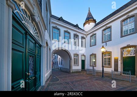 Casa del arco con la casa de Begas, Museo de Arte e Historia Regional, Heinsberg, Alemania, Europa Foto de stock