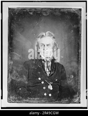 Hombre no identificado, de aproximadamente 60 años de edad, retrato de medio cuerpo, mirando hacia adelante, ojos a la izquierda, con corbata de cuadros y monóculo suspendido en cordón alrededor del cuello, entre 1844 y 1850. Foto de stock