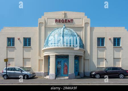 El Regente, Un cine en desuso, construido en 1928, Deal Seafront, Deal, Kent, Reino Unido, The Deal Society espera que se restablezca como un cine Foto de stock